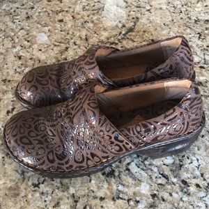 B.o.c. Women’s brown leather loafers size 8.5